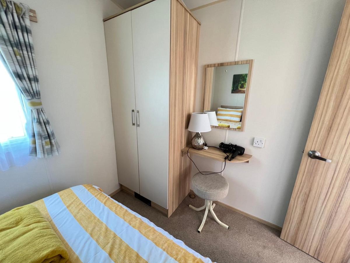 Mallard Corner, Cosy Cotswold Lakeview Lodge سيرني الجنوبية المظهر الخارجي الصورة