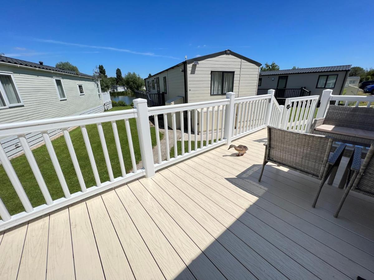 Mallard Corner, Cosy Cotswold Lakeview Lodge سيرني الجنوبية المظهر الخارجي الصورة