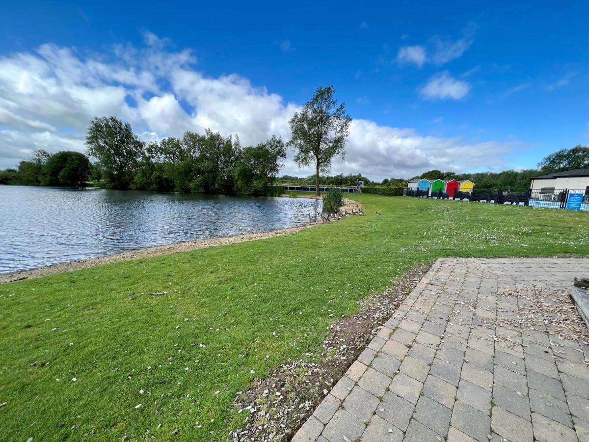Mallard Corner, Cosy Cotswold Lakeview Lodge سيرني الجنوبية المظهر الخارجي الصورة