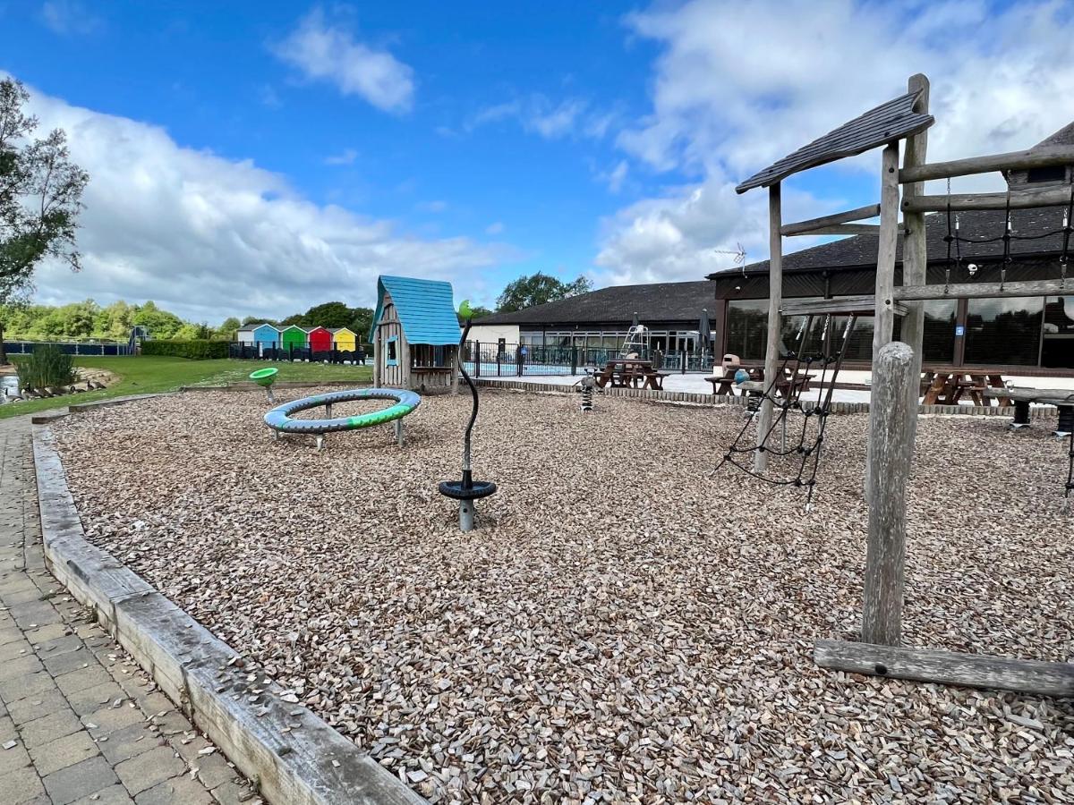 Mallard Corner, Cosy Cotswold Lakeview Lodge سيرني الجنوبية المظهر الخارجي الصورة