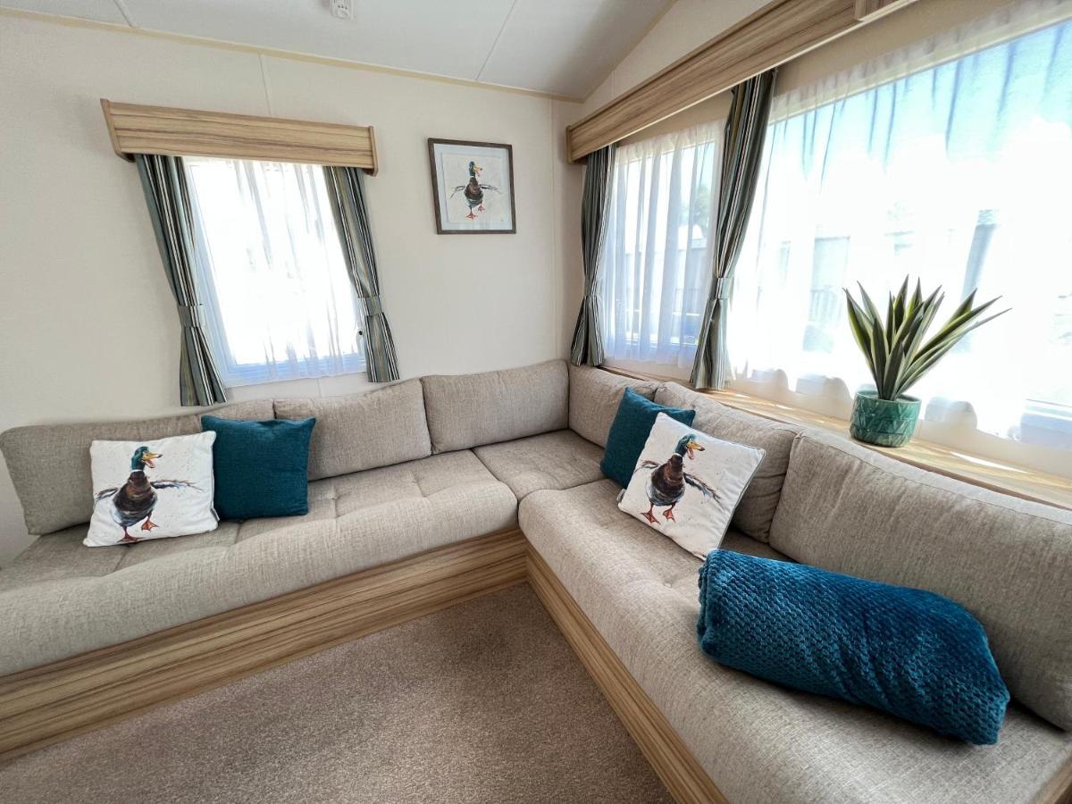 Mallard Corner, Cosy Cotswold Lakeview Lodge سيرني الجنوبية المظهر الخارجي الصورة
