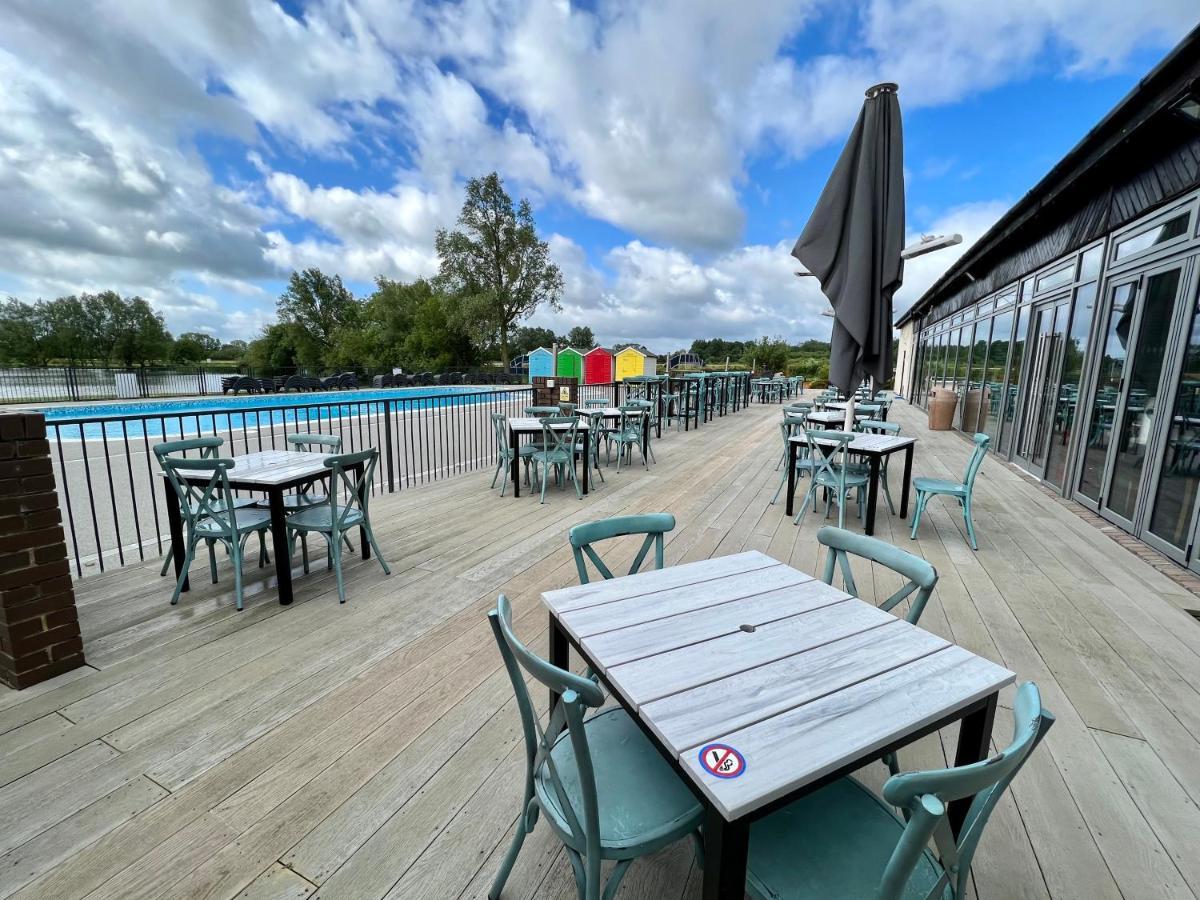 Mallard Corner, Cosy Cotswold Lakeview Lodge سيرني الجنوبية المظهر الخارجي الصورة