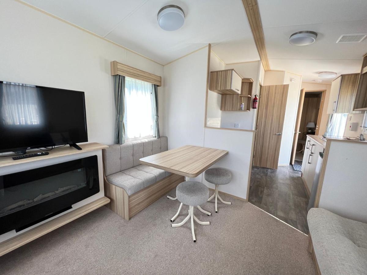 Mallard Corner, Cosy Cotswold Lakeview Lodge سيرني الجنوبية المظهر الخارجي الصورة