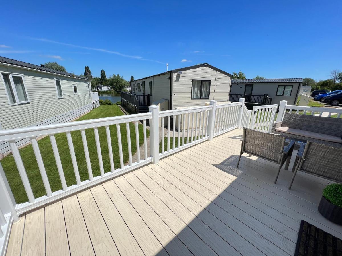 Mallard Corner, Cosy Cotswold Lakeview Lodge سيرني الجنوبية المظهر الخارجي الصورة