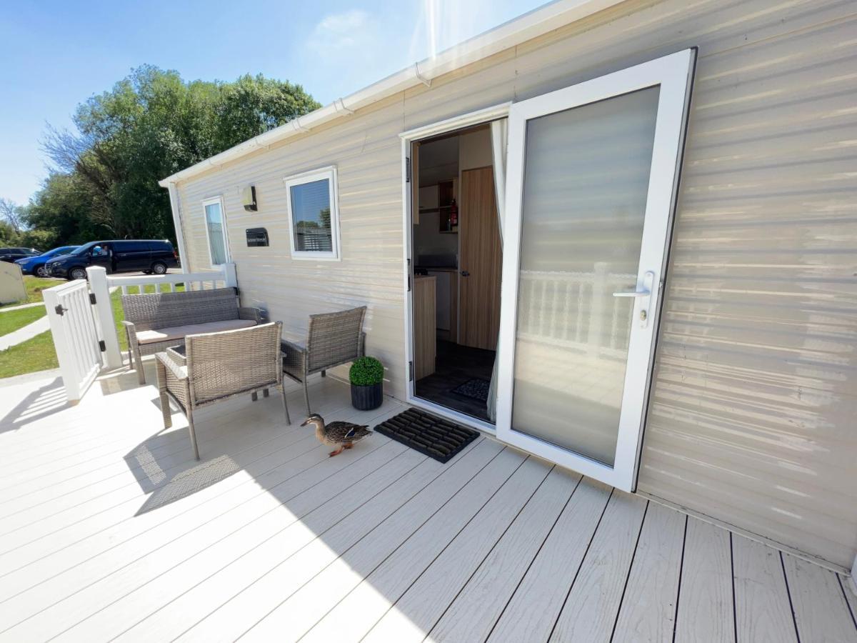 Mallard Corner, Cosy Cotswold Lakeview Lodge سيرني الجنوبية المظهر الخارجي الصورة