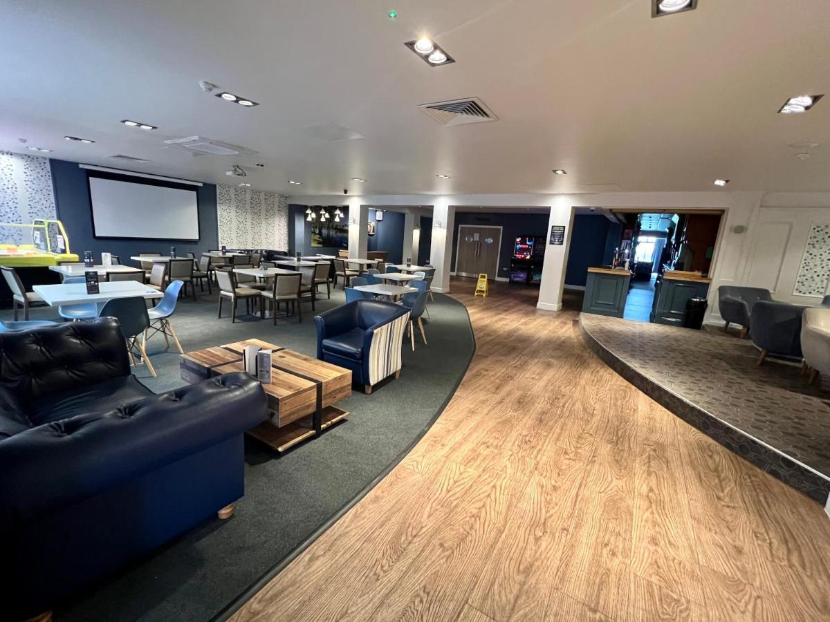 Mallard Corner, Cosy Cotswold Lakeview Lodge سيرني الجنوبية المظهر الخارجي الصورة