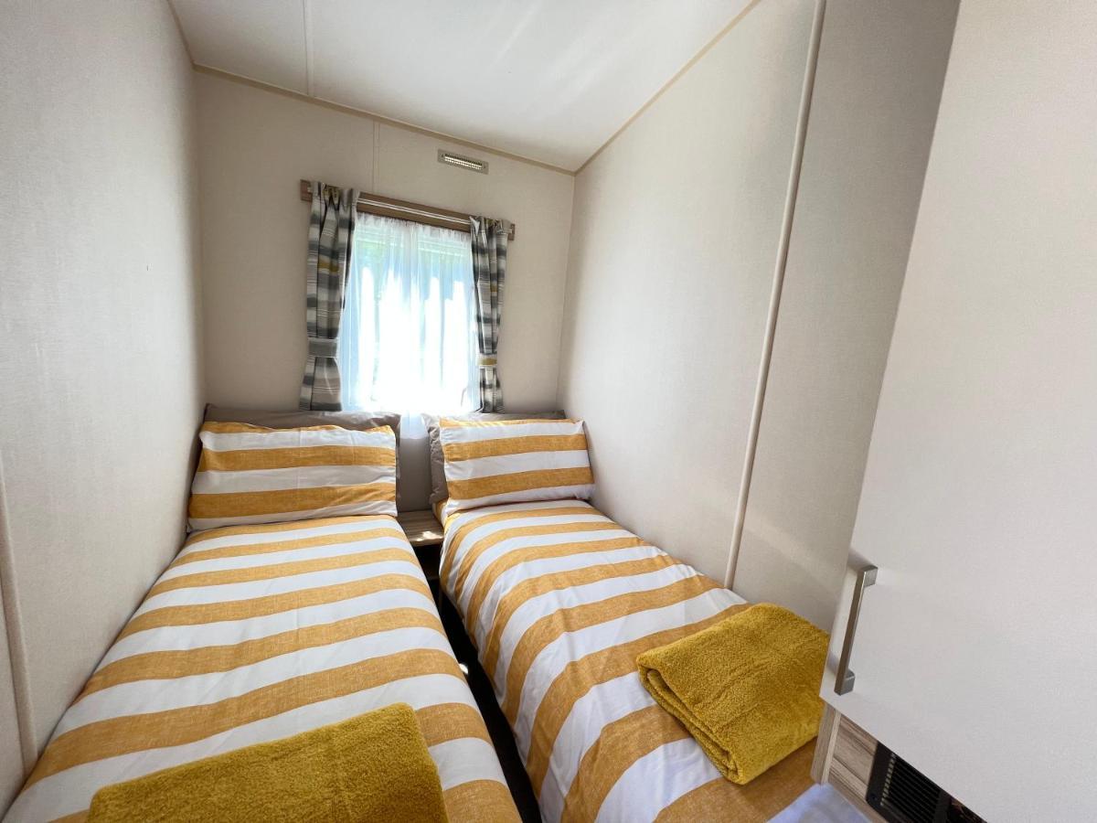 Mallard Corner, Cosy Cotswold Lakeview Lodge سيرني الجنوبية المظهر الخارجي الصورة