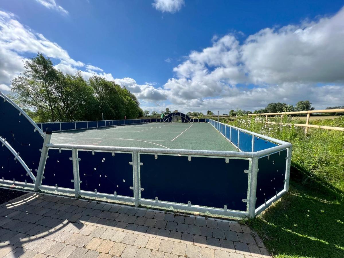 Mallard Corner, Cosy Cotswold Lakeview Lodge سيرني الجنوبية المظهر الخارجي الصورة
